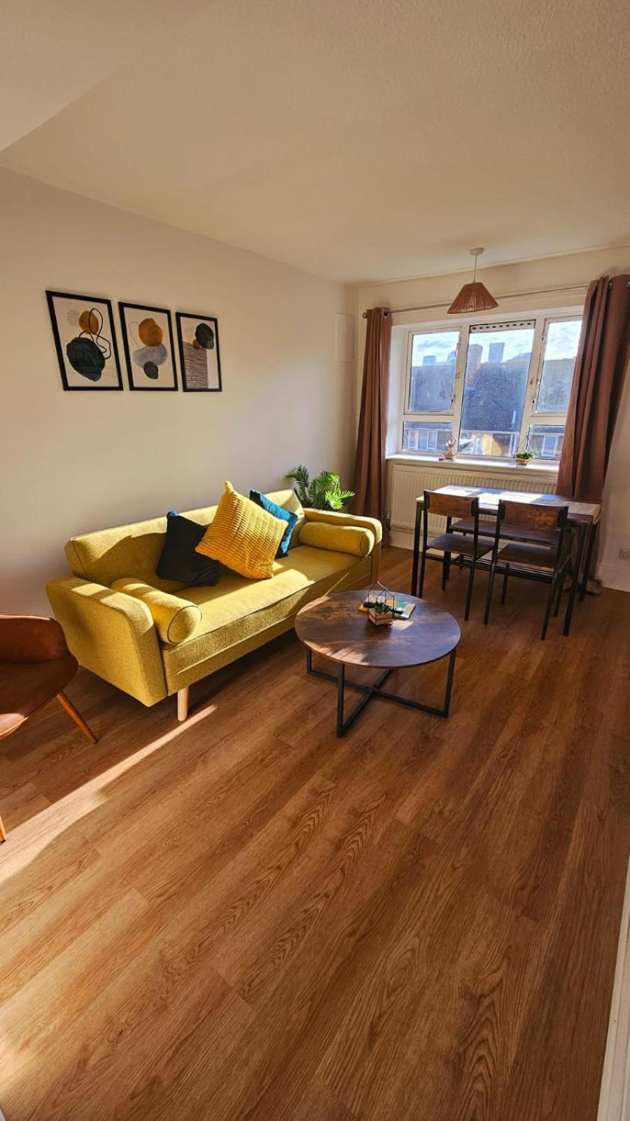 Excel O2 Stunning Large 3 Bedroom Apartment With Balcony London Exterior photo