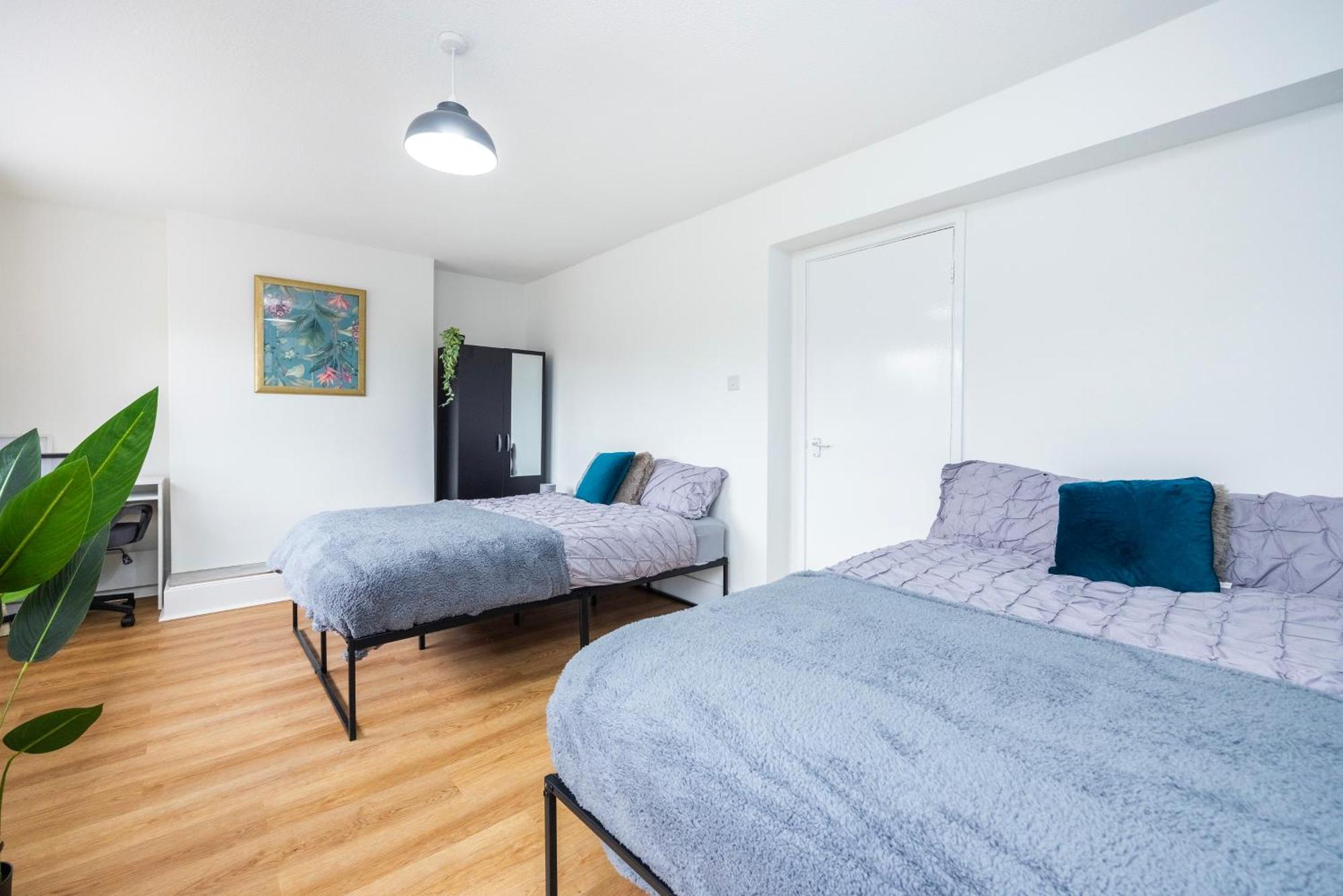 Excel O2 Stunning Large 3 Bedroom Apartment With Balcony London Exterior photo